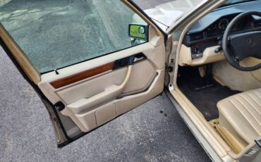 Mercedes-benz-E300-1995-12