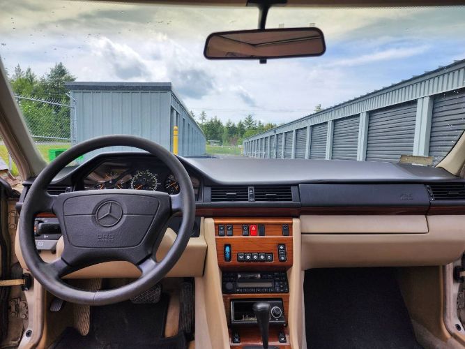 Mercedes-benz-E300-1995-18