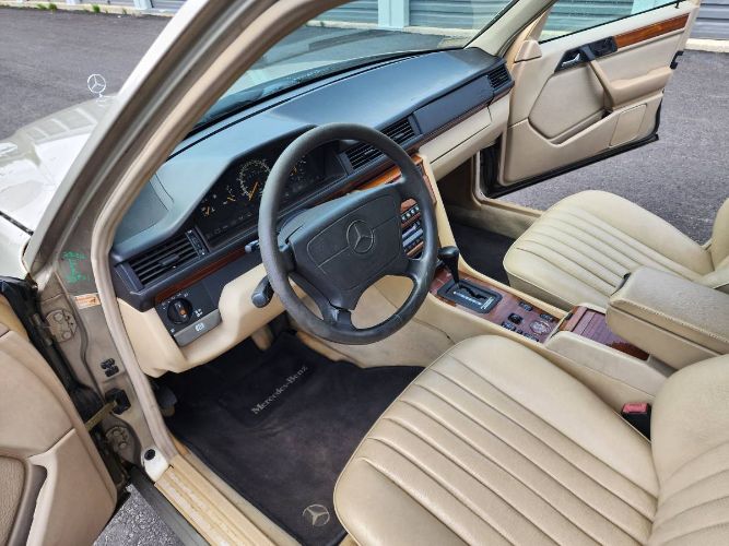 Mercedes-benz-E300-1995-19