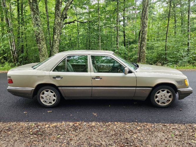 Mercedes-benz-E300-1995-23