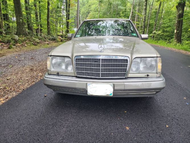 Mercedes-benz-E300-1995-4