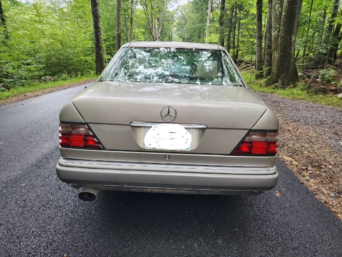 Mercedes-benz-E300-1995-5