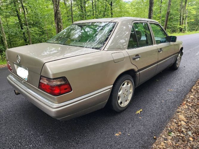 Mercedes-benz-E300-1995-7