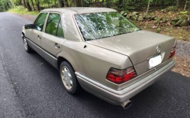 Mercedes-benz-E300-1995-8