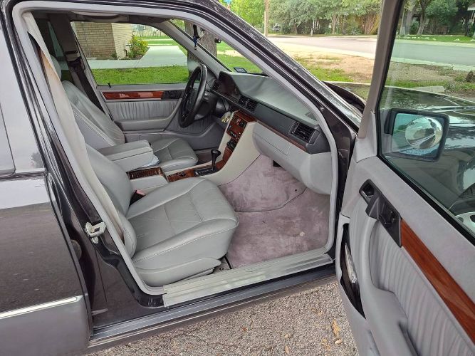 Mercedes-benz-E320-1994-Gray-10