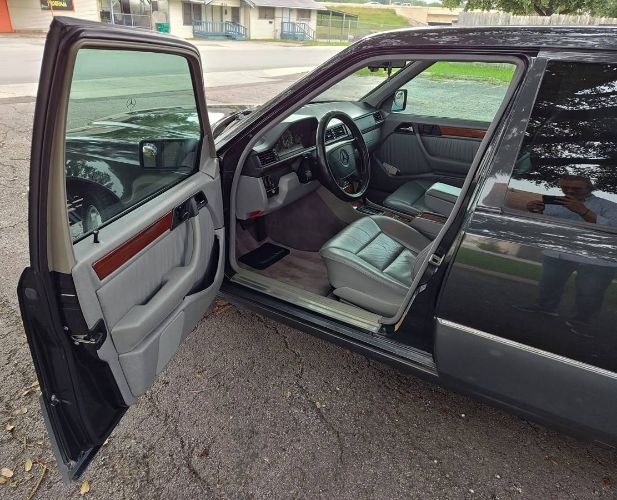 Mercedes-benz-E320-1994-Gray-12