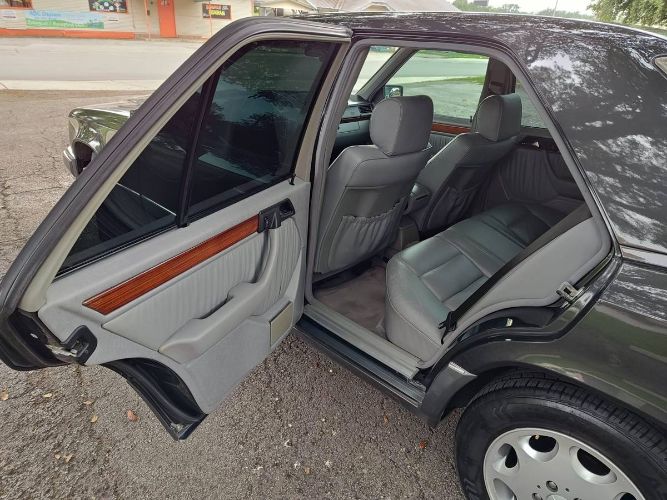 Mercedes-benz-E320-1994-Gray-7