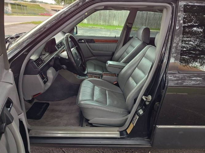 Mercedes-benz-E320-1994-Gray-8