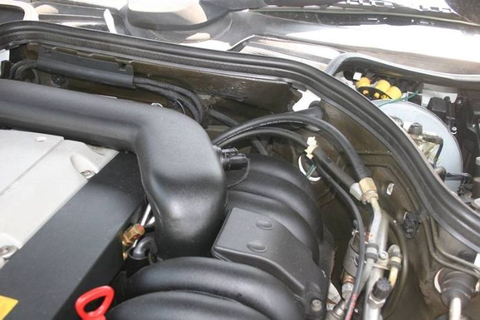 Mercedes-benz-E320-1995-White-1