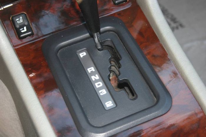 Mercedes-benz-E320-1995-White-11
