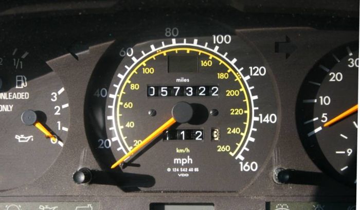 Mercedes-benz-E320-1995-White-13
