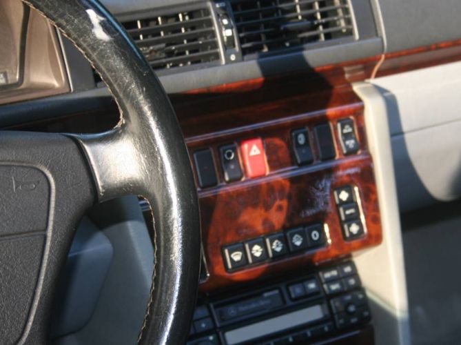 Mercedes-benz-E320-1995-White-14