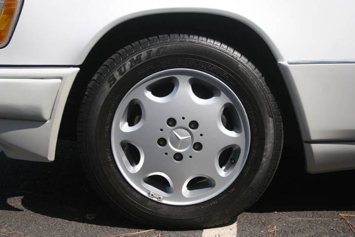 Mercedes-benz-E320-1995-White-3