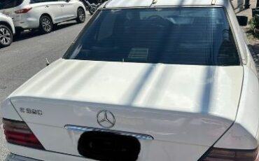 Mercedes-benz-E320-1995-White-Blue-2
