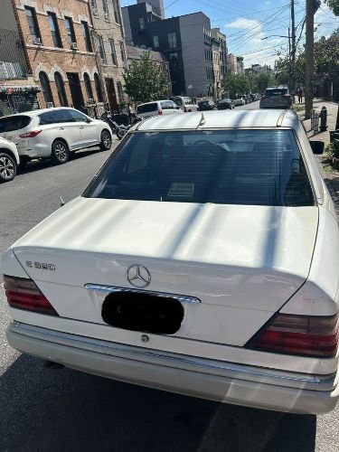 Mercedes-benz-E320-1995-White-Blue-2