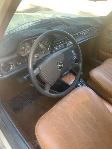 Mercedes-benz-Other-1976-Yellow-1