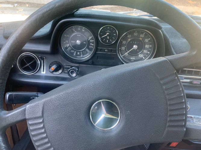 Mercedes-benz-Other-1976-Yellow-22