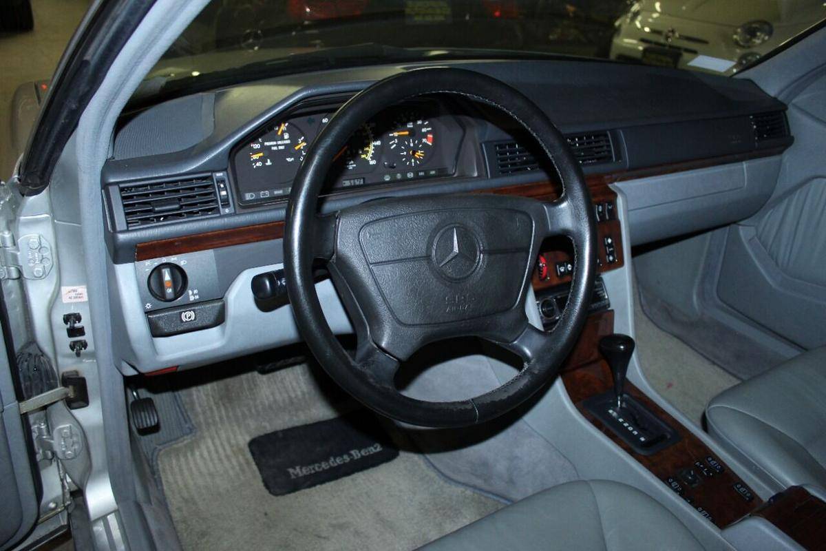 Mercedes-benz-benz-300-1993-silver-11