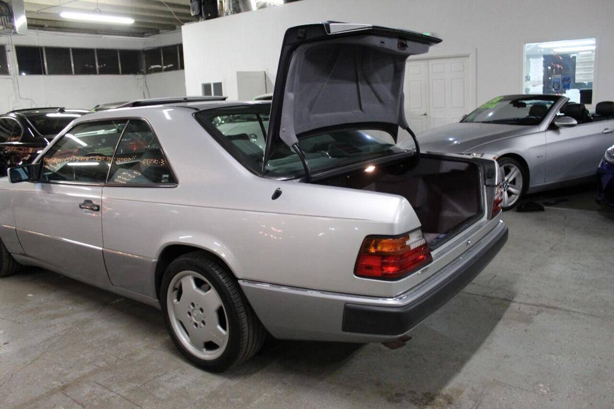 Mercedes-benz-benz-300-1993-silver-17