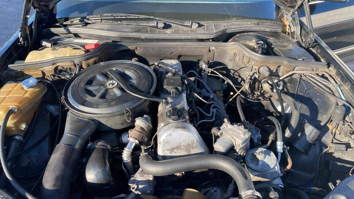 Mercedes-benz-benz-300-diesel-1983-black-10