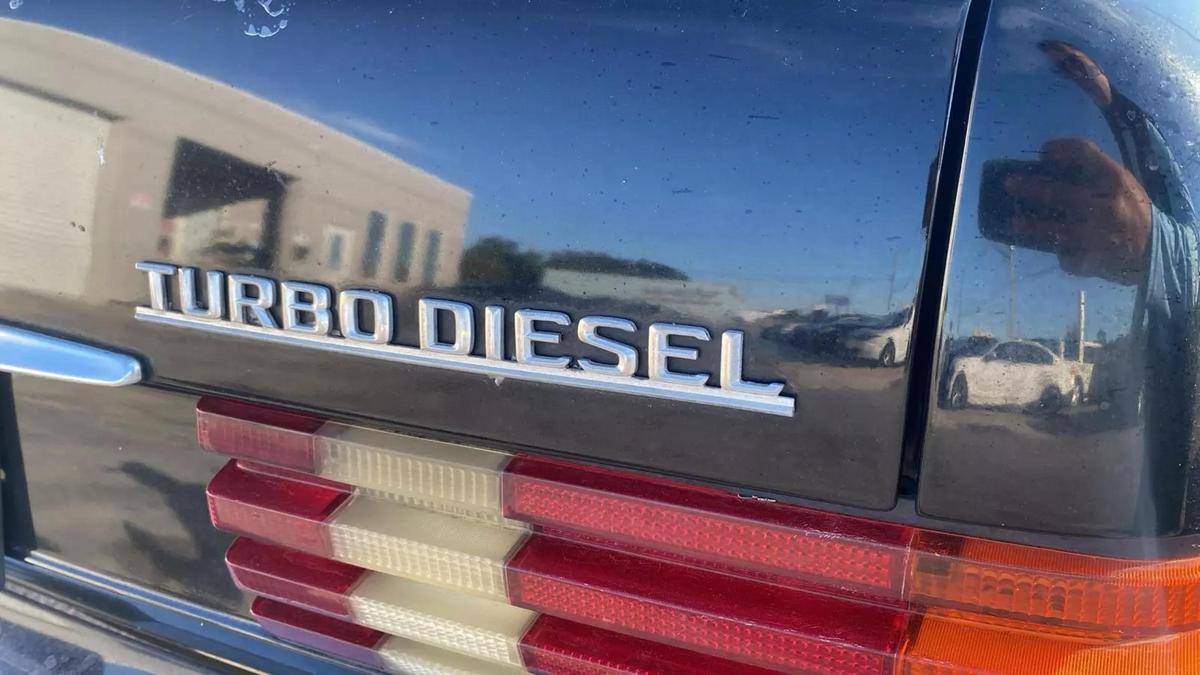 Mercedes-benz-benz-300-diesel-1983-black-13