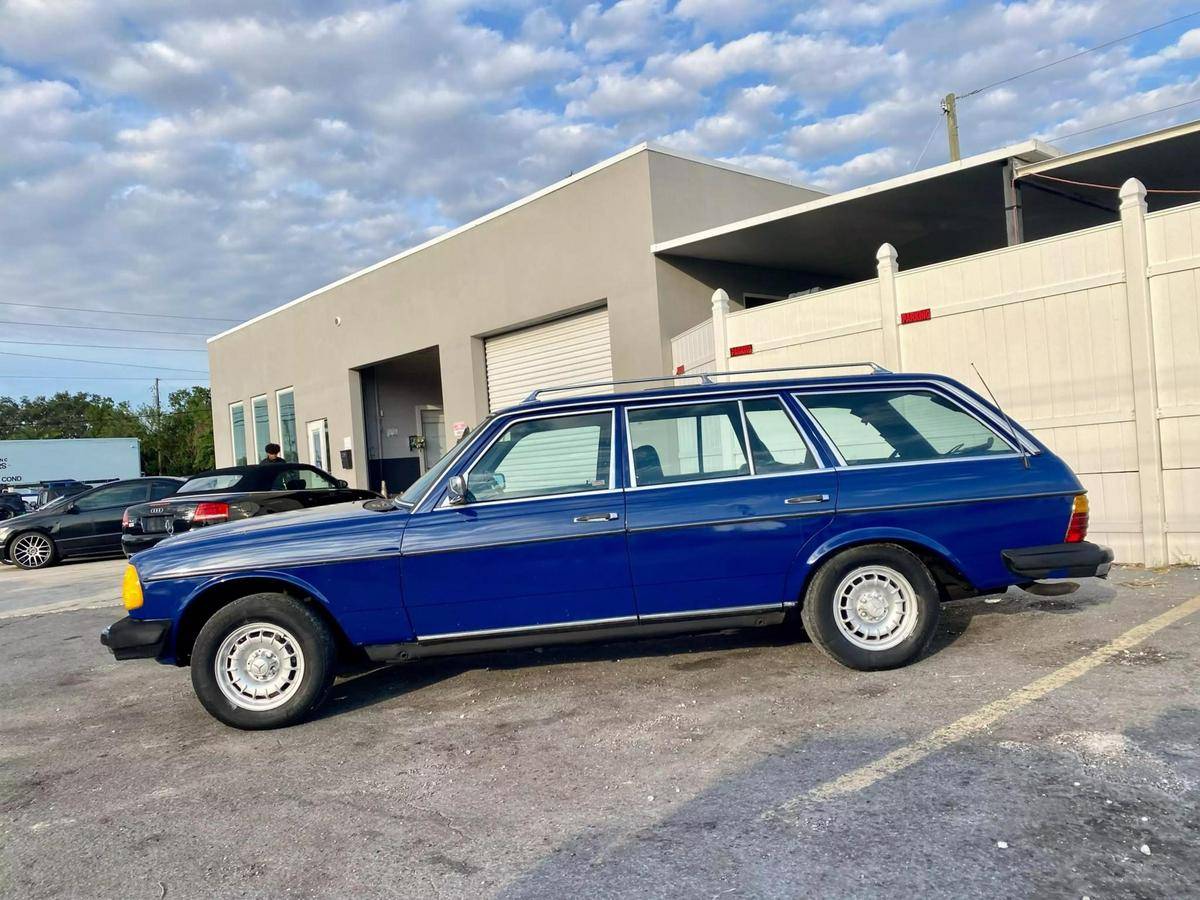 Mercedes-benz-benz-300-diesel-1985-blue-11