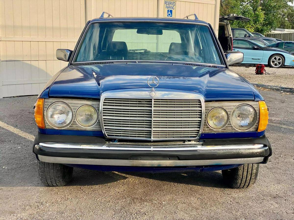 Mercedes-benz-benz-300-diesel-1985-blue-3