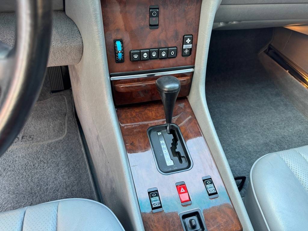 Mercedes-benz-benz-560-class-1989-red-20