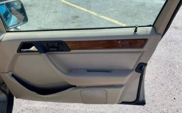 Mercedes-benz-benz-e-class-1995-silver-11