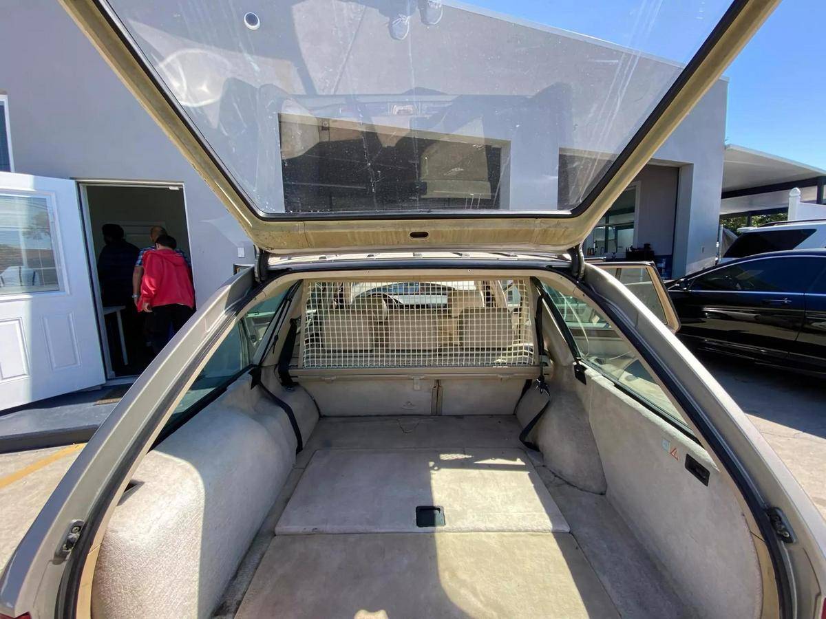 Mercedes-benz-benz-e-class-1995-silver-15