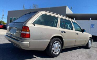 Mercedes-benz-benz-e-class-1995-silver-22