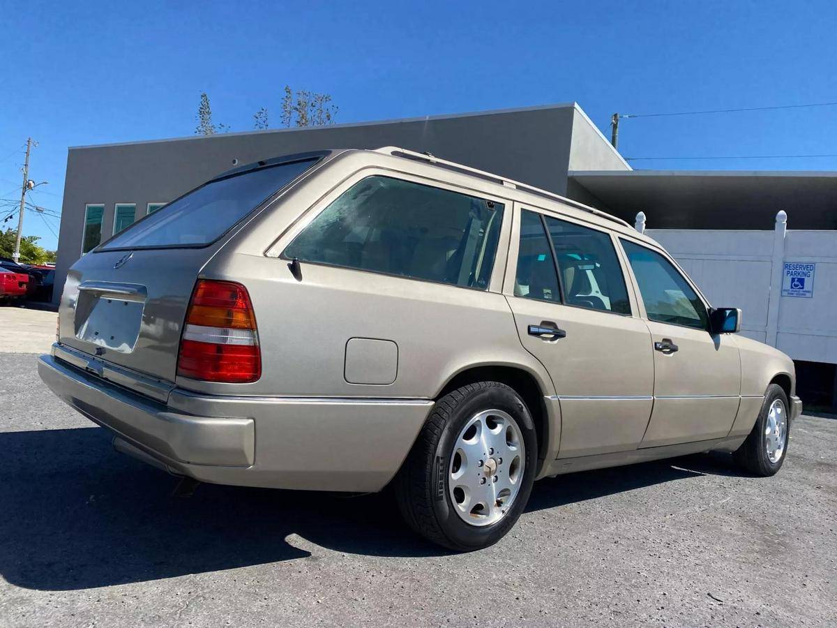 Mercedes-benz-benz-e-class-1995-silver-22