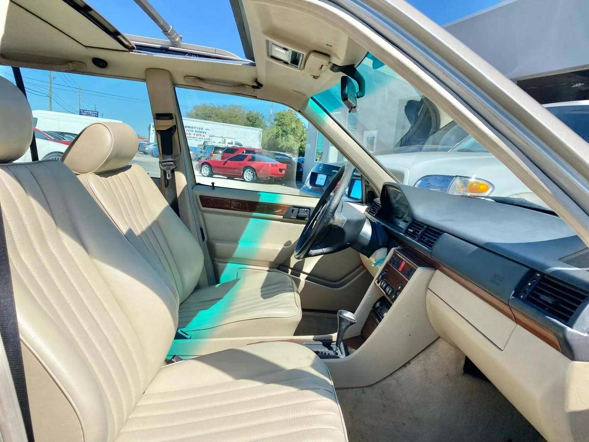 Mercedes-benz-benz-e-class-1995-silver-9