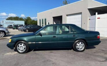 Mercedes-benz-benz-e-class-diesel-1995-green-1