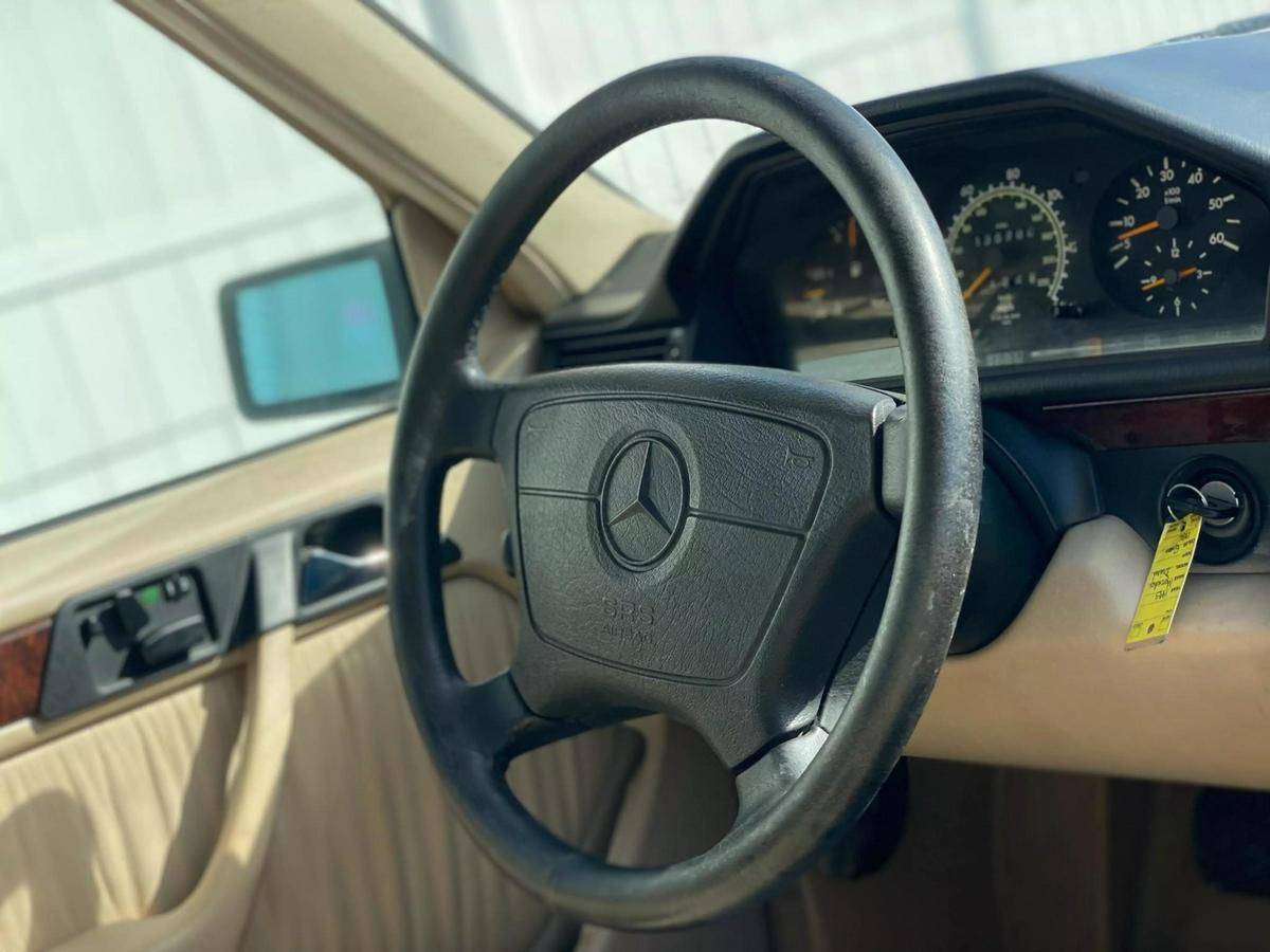 Mercedes-benz-benz-e-class-diesel-1995-green-10