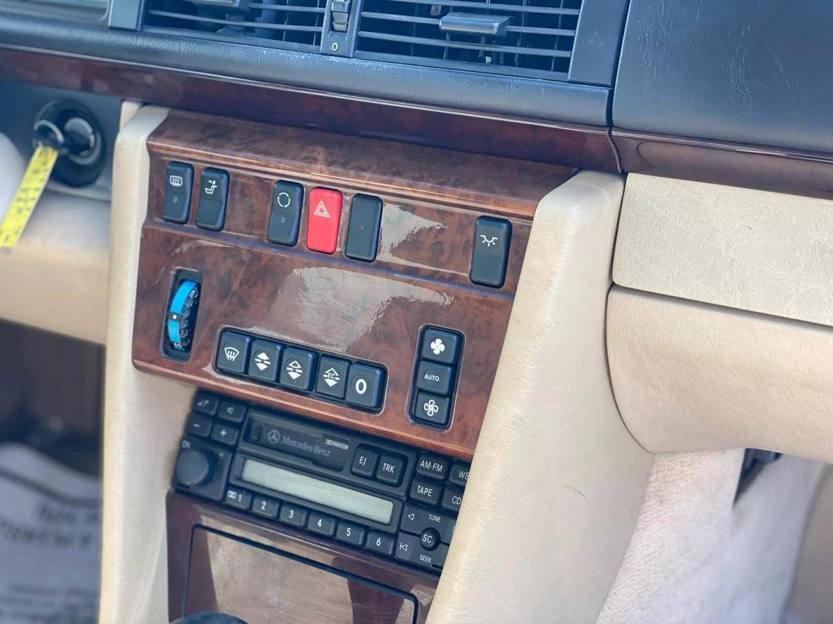 Mercedes-benz-benz-e-class-diesel-1995-green-12