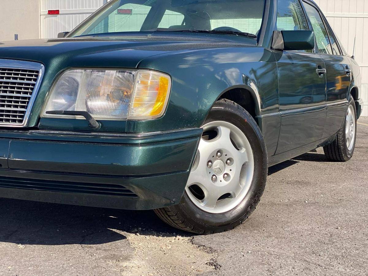 Mercedes-benz-benz-e-class-diesel-1995-green-14