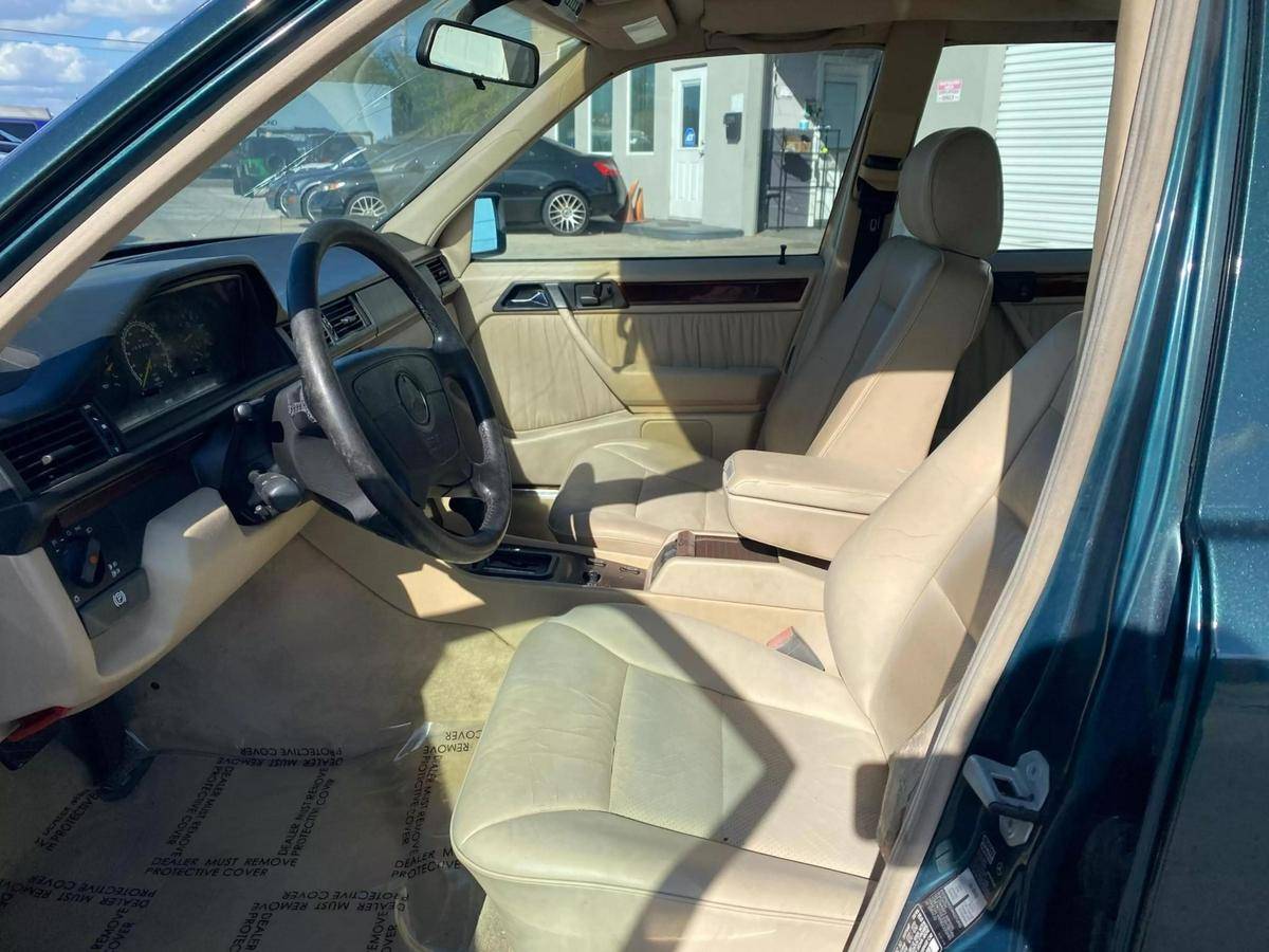 Mercedes-benz-benz-e-class-diesel-1995-green-16