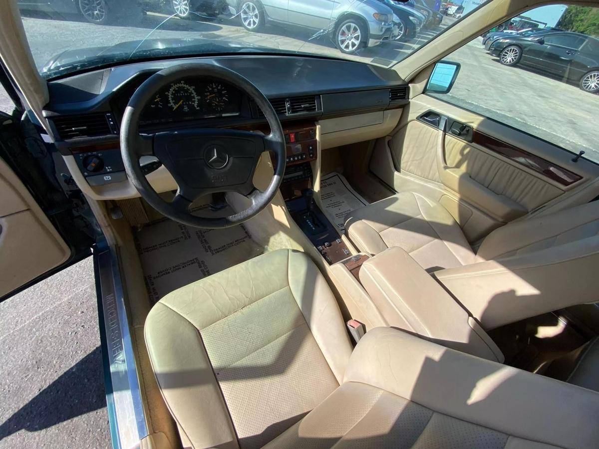 Mercedes-benz-benz-e-class-diesel-1995-green-17