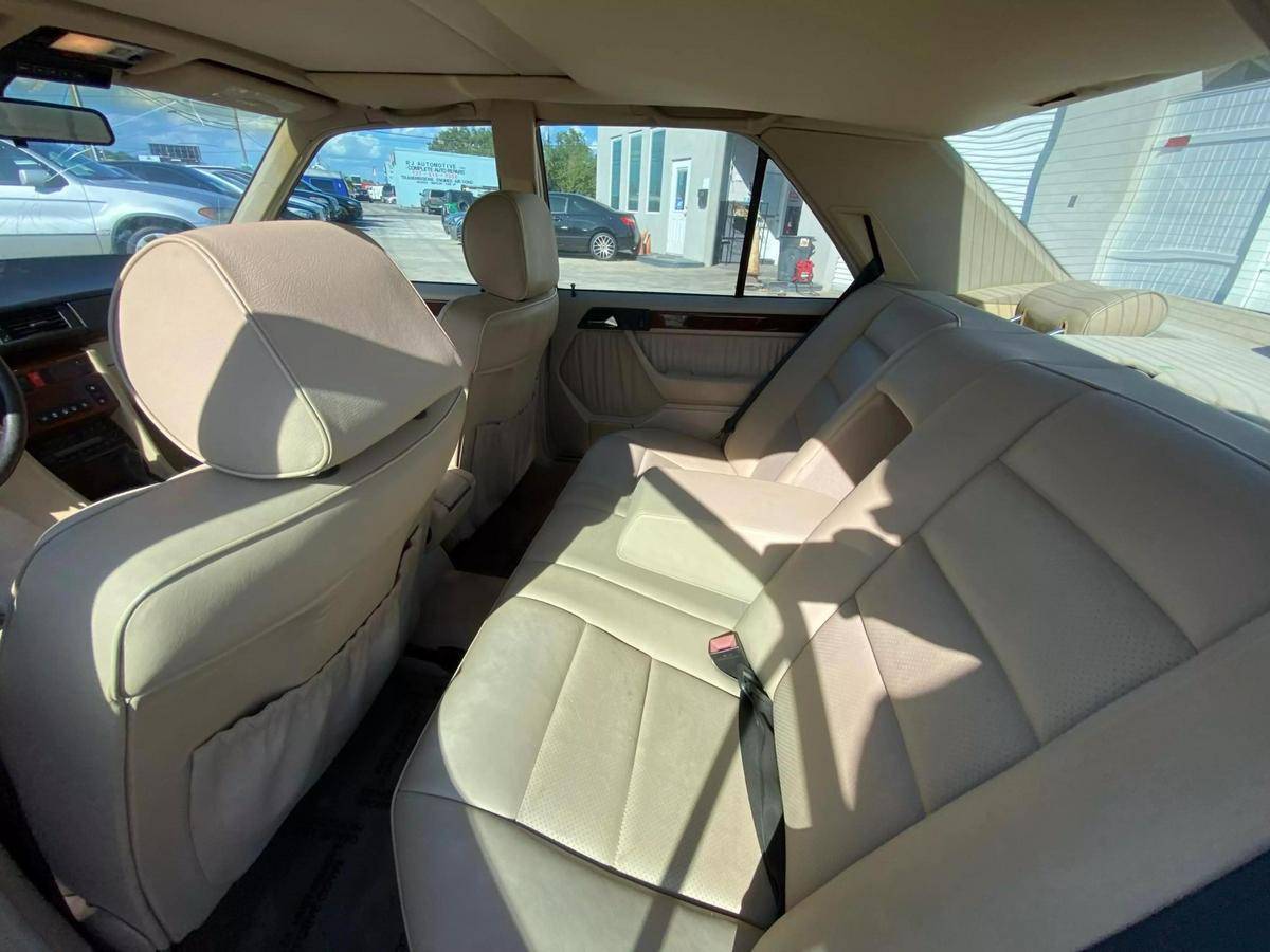 Mercedes-benz-benz-e-class-diesel-1995-green-18