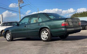 Mercedes-benz-benz-e-class-diesel-1995-green-2