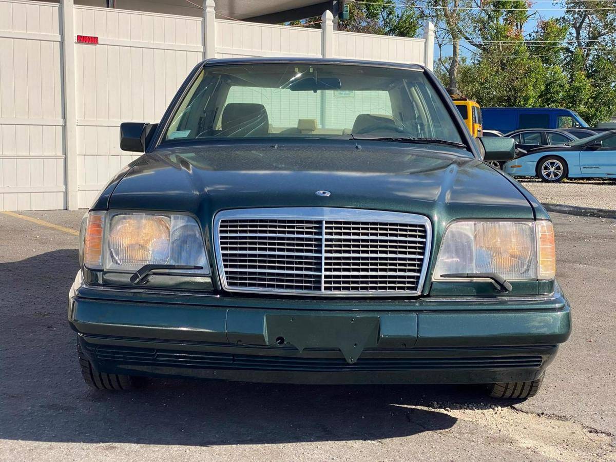 Mercedes-benz-benz-e-class-diesel-1995-green-22