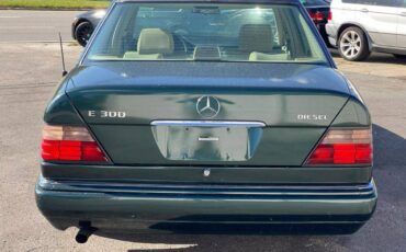 Mercedes-benz-benz-e-class-diesel-1995-green-23