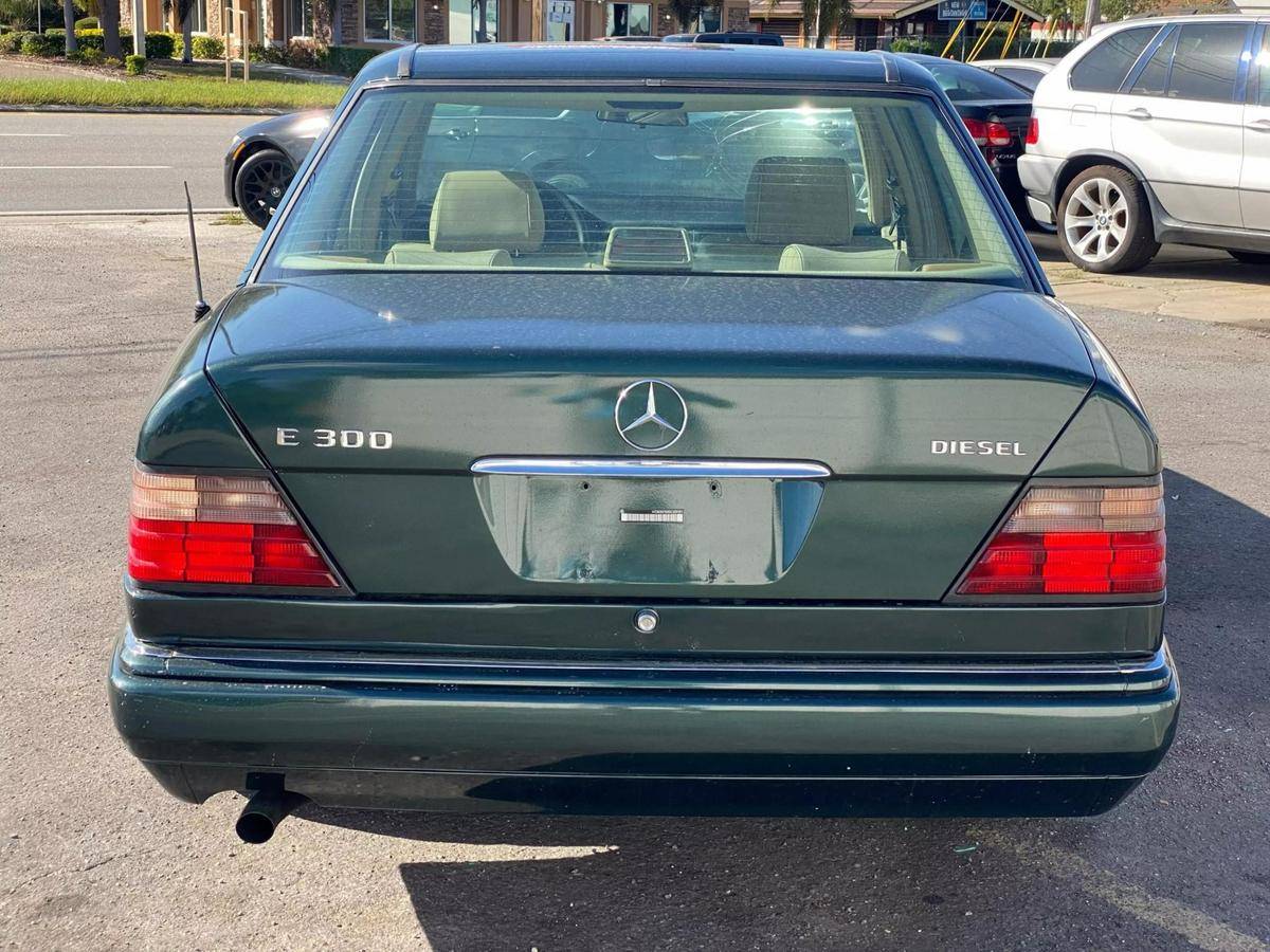 Mercedes-benz-benz-e-class-diesel-1995-green-23
