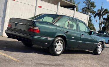 Mercedes-benz-benz-e-class-diesel-1995-green-3