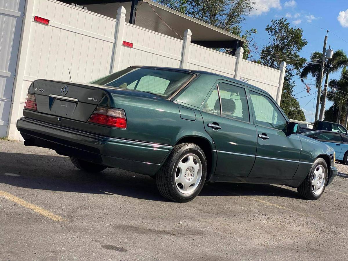 Mercedes-benz-benz-e-class-diesel-1995-green-3
