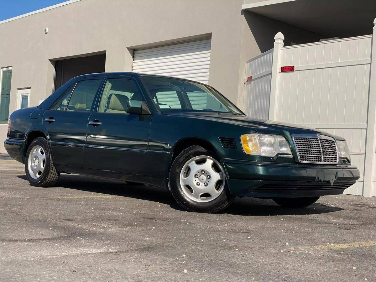 Mercedes-benz-benz-e-class-diesel-1995-green-5
