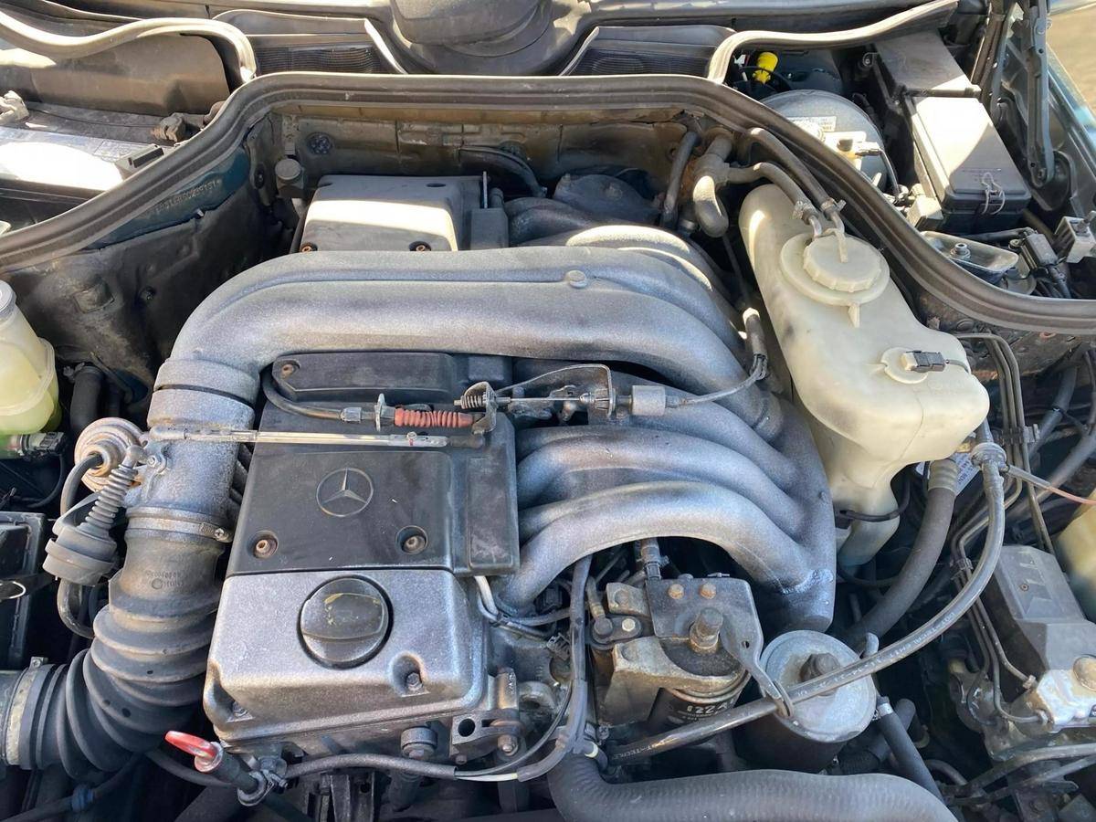 Mercedes-benz-benz-e-class-diesel-1995-green-6