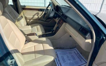 Mercedes-benz-benz-e-class-diesel-1995-green-7