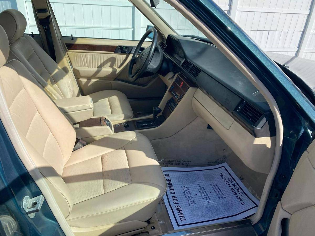 Mercedes-benz-benz-e-class-diesel-1995-green-7